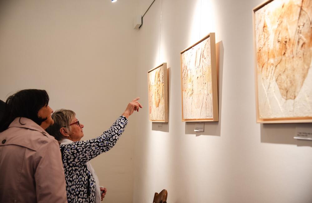 FOTO: V kaštieli pri Ilave otvárali výstavu Ruky svetla, foto 13