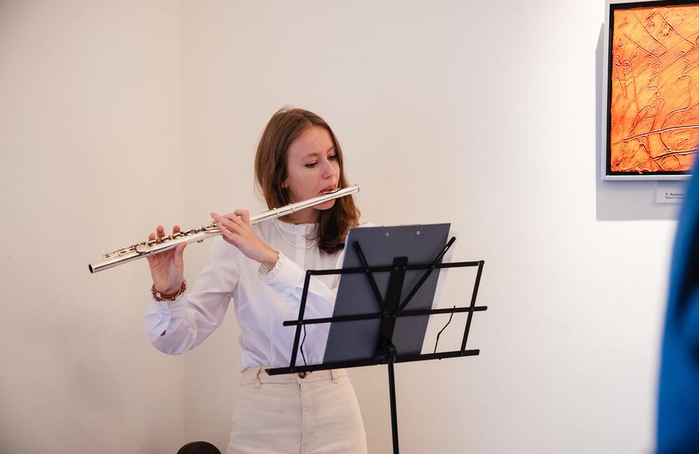 FOTO: V kaštieli pri Ilave otvárali výstavu Ruky svetla, foto 14