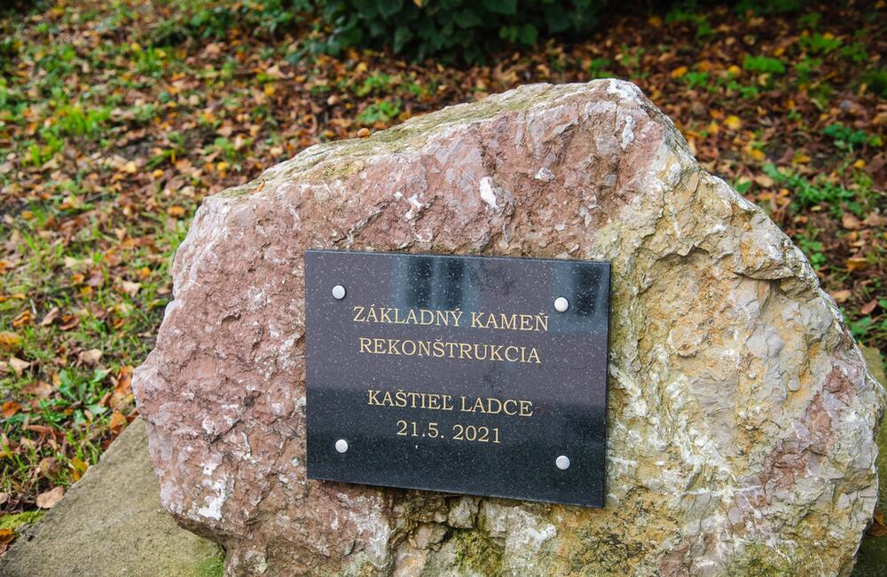 FOTO: V kaštieli pri Ilave otvárali výstavu Ruky svetla, foto 25