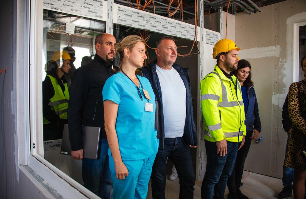 FOTO: Nové oddelenie bojnickej nemocnice získava svoje kontúry, foto 12