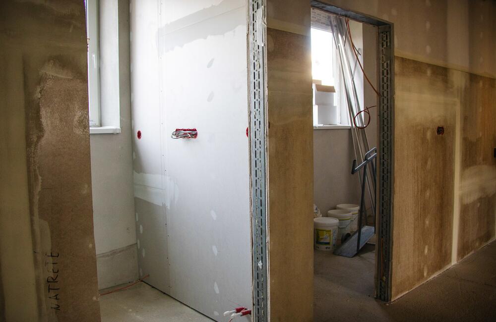 FOTO: Nové oddelenie bojnickej nemocnice získava svoje kontúry, foto 13