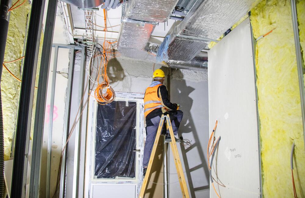 FOTO: Nové oddelenie bojnickej nemocnice získava svoje kontúry, foto 15