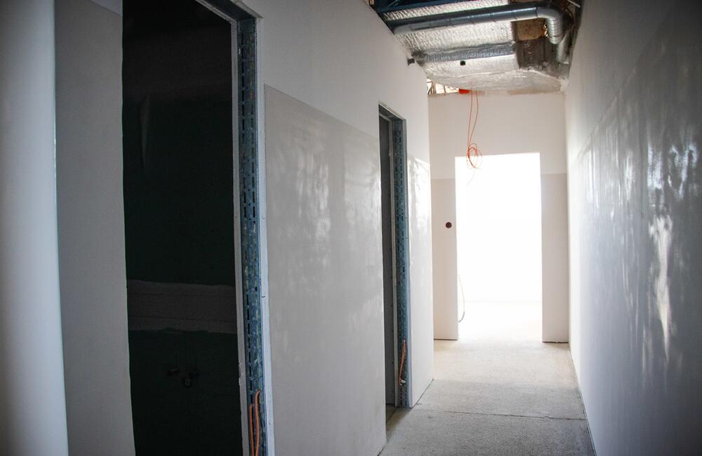 FOTO: Nové oddelenie bojnickej nemocnice získava svoje kontúry, foto 23