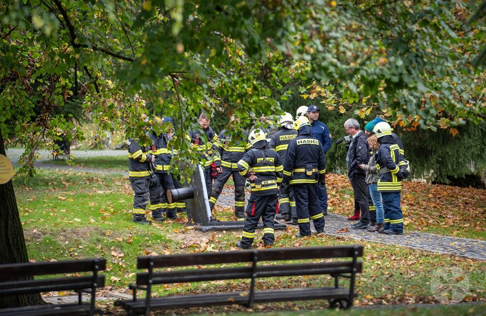 FOTO: Poplach na zámku. Jednu z najromantickejších pamiatok na Slovensku obsadili desiatky hasičov, foto 12