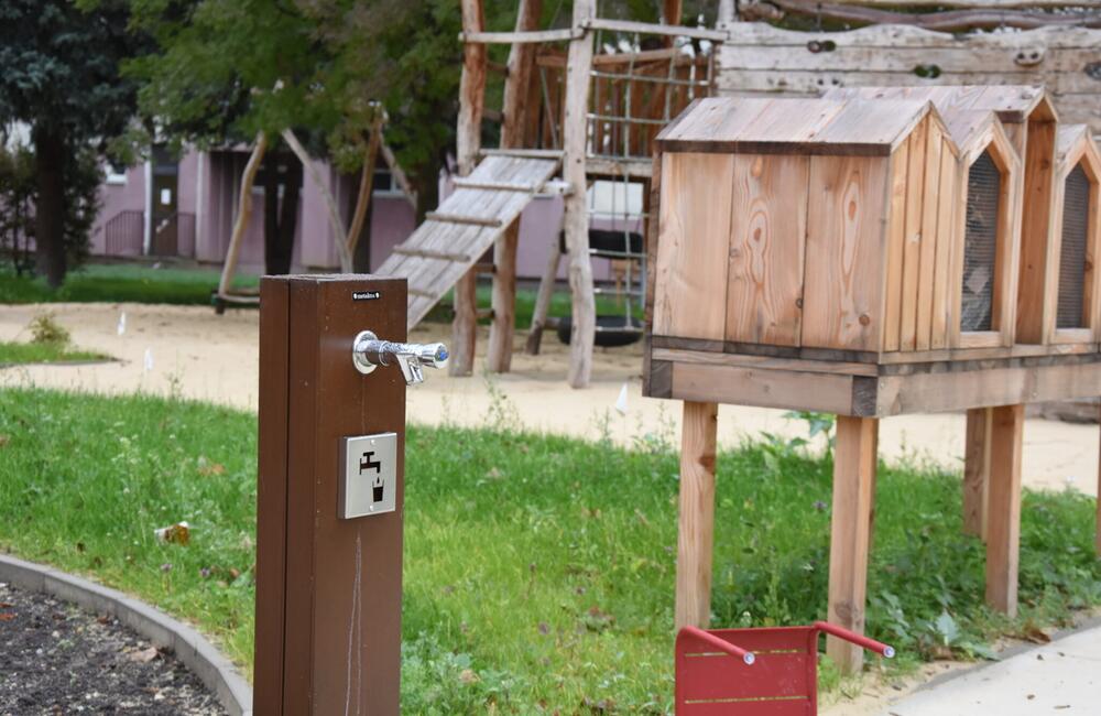 FOTO: Práce na detskom ihrisku v Trenčíne postupne dokončujú, foto 3