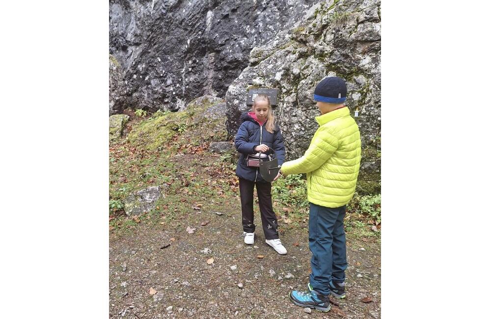 FOTO: Desiatky turistov z Považia sa lúčilo so sezónou. Symbolicky zamkli vyhľadávanú tiesňavu, foto 5