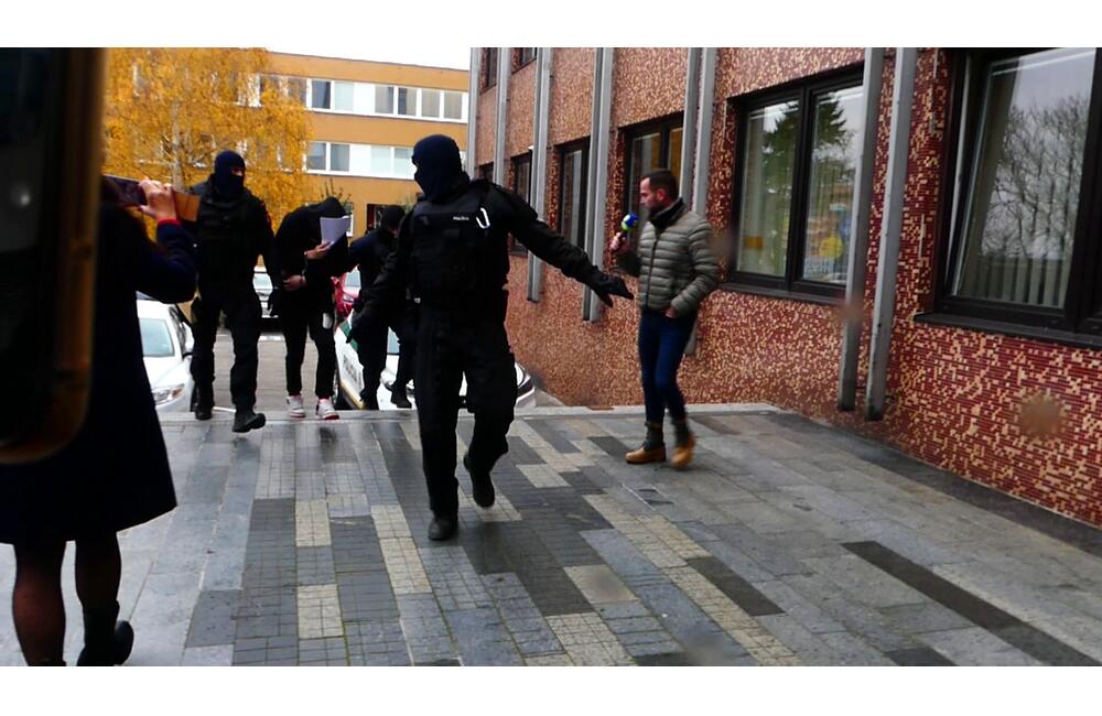 FOTO: Daniel (23), obvinený z vraždy Šarloty (21), sa postavil pred sudcu. Ten rozhodol o jeho ďalšom osude, foto 1