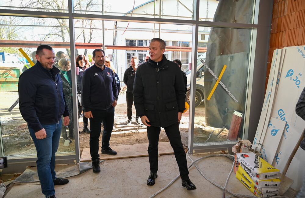 FOTO: Práce na hokejovej hale v Trenčíne postupne finišujú, foto 6