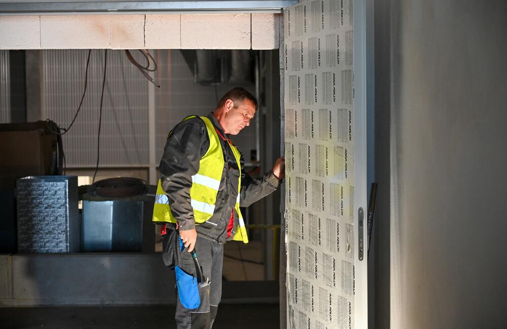 FOTO: Práce na hokejovej hale v Trenčíne postupne finišujú, foto 48