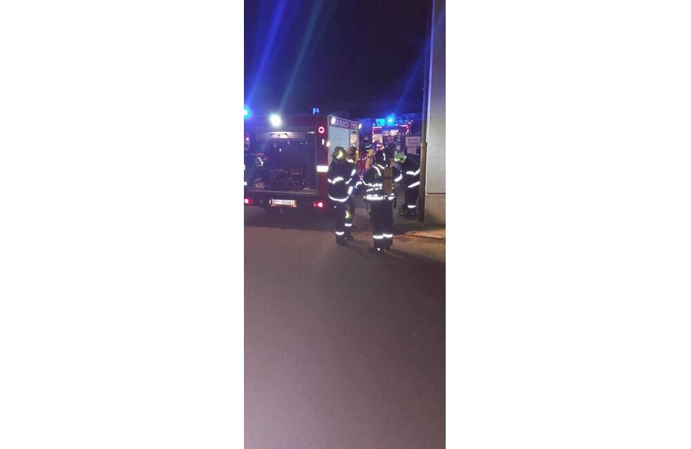 FOTO: Nočný zásah hasičov v budove mestského úradu , foto 2