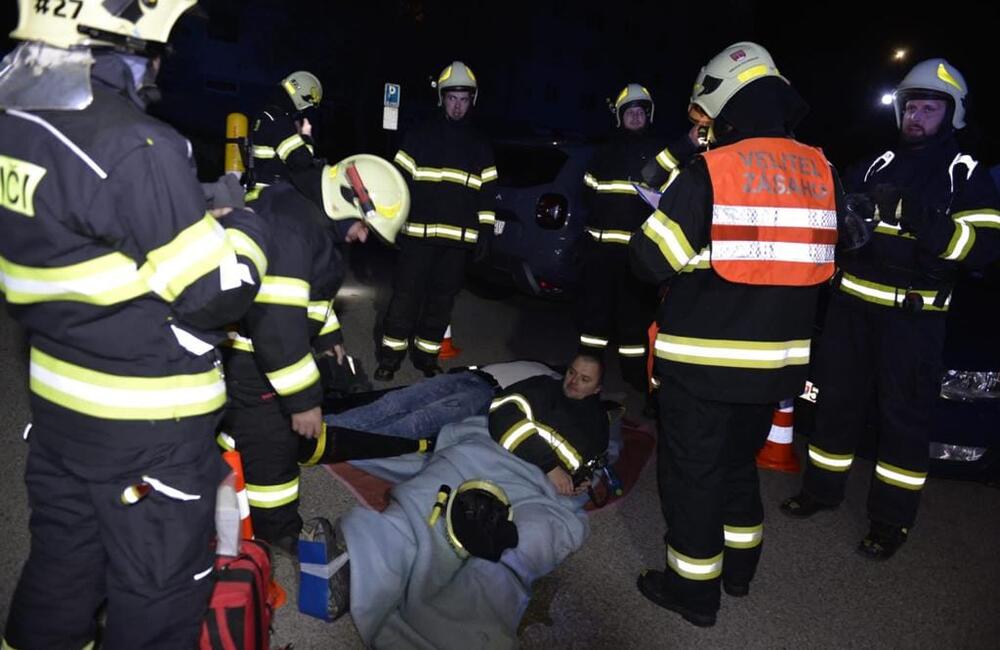 FOTO: Nočný zásah hasičov v budove mestského úradu , foto 7