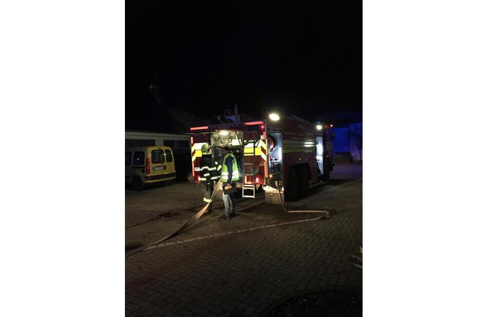FOTO: Nočný zásah hasičov v budove mestského úradu , foto 10