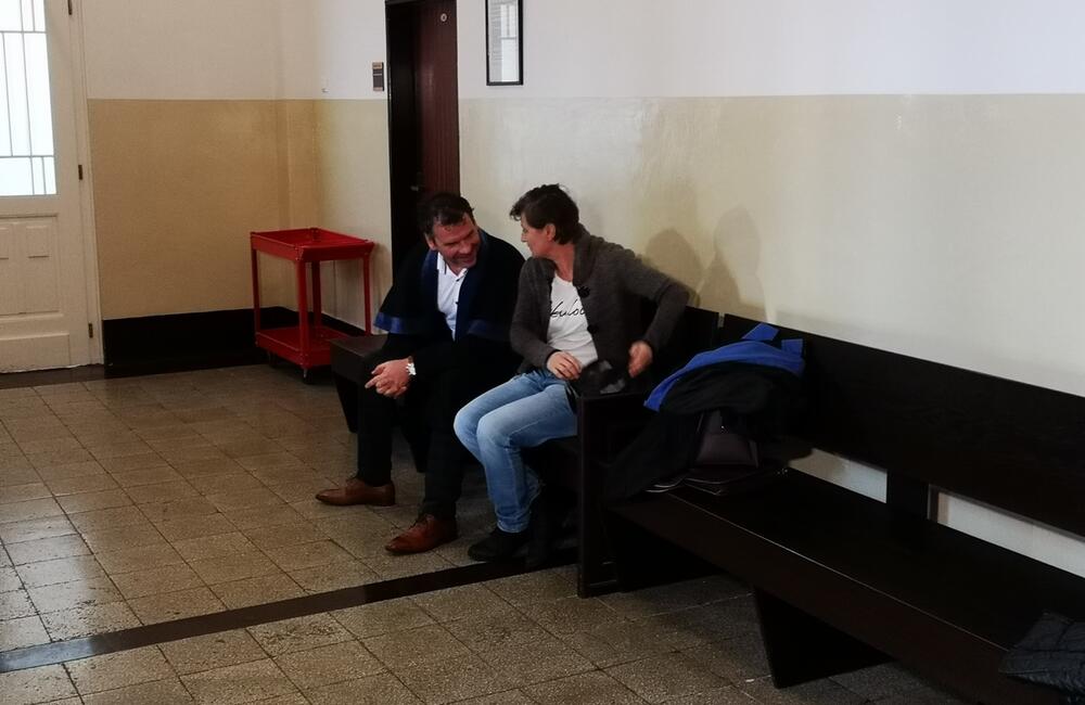 FOTO: Riaditeľku školy vláčili osem rokov po súdoch. Od učiteliek vraj brala časti odmien. Súd ju však oslobodil, foto 3