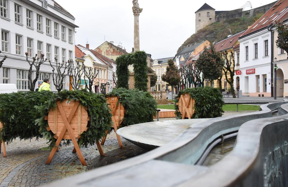 FOTO: Príprava Vianočných trhov v Trenčíne, foto 3