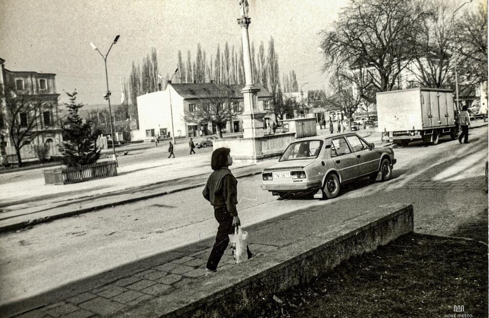 FOTO: Vianočný zázrak v meste na Považí. Novomošťenia nateraz o tradičný symbol Vianoc neprídu, foto 13