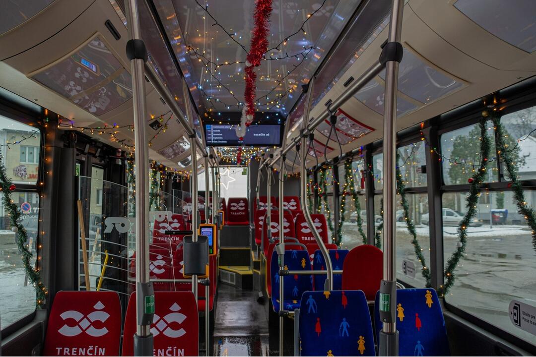 FOTO: Trenčanov bude čoskoro voziť vianočný autobus, foto 3