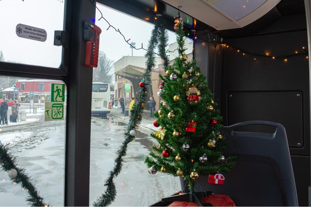 FOTO: Trenčanov bude čoskoro voziť vianočný autobus, foto 2