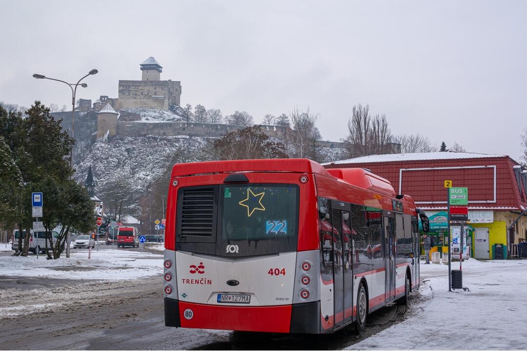 FOTO: Trenčanov bude čoskoro voziť vianočný autobus, foto 1