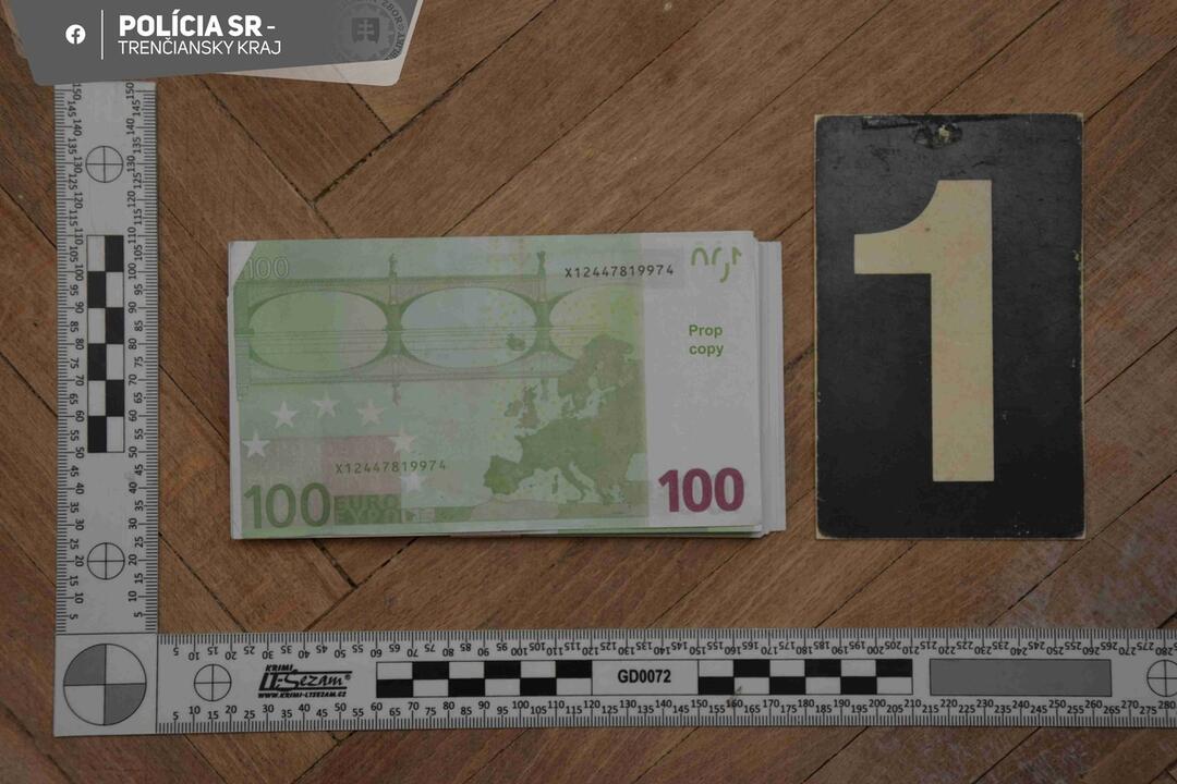 FOTO: Nepochopiteľný prípad z Prievidze: Falošné bankovky si mladík vložil priamo na svoj účet!, foto 2