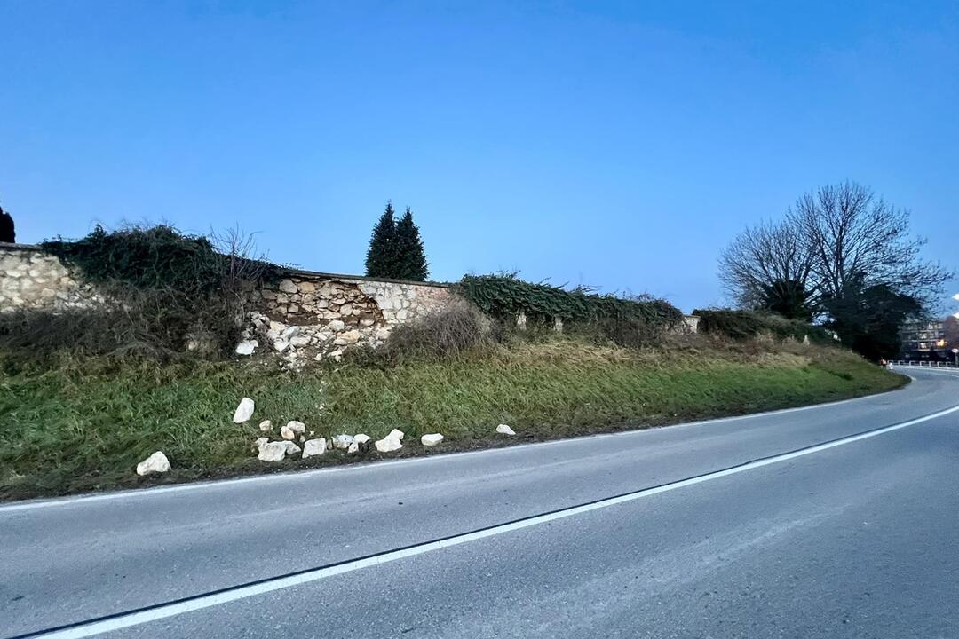 FOTO: Čiastočne uzavretá cesta v Novom Meste nad Váhom, foto 3