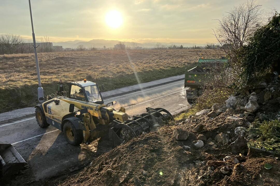 FOTO: Čiastočne uzavretá cesta v Novom Meste nad Váhom, foto 2