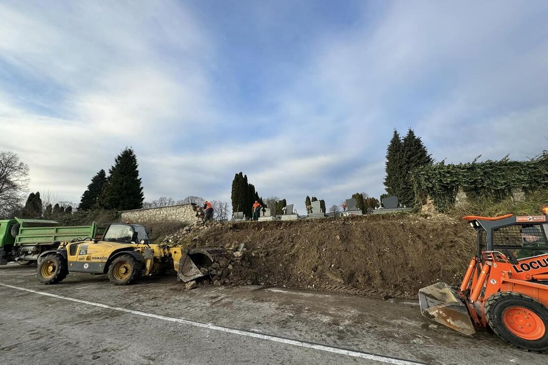 FOTO: Čiastočne uzavretá cesta v Novom Meste nad Váhom, foto 8