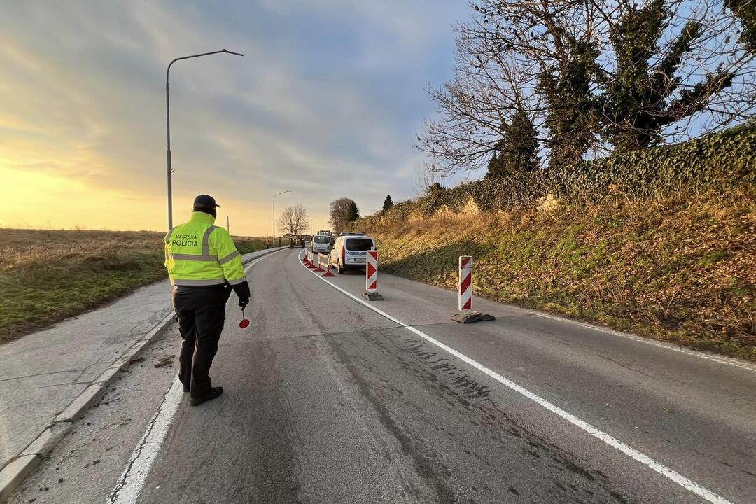 FOTO: Čiastočne uzavretá cesta v Novom Meste nad Váhom, foto 9
