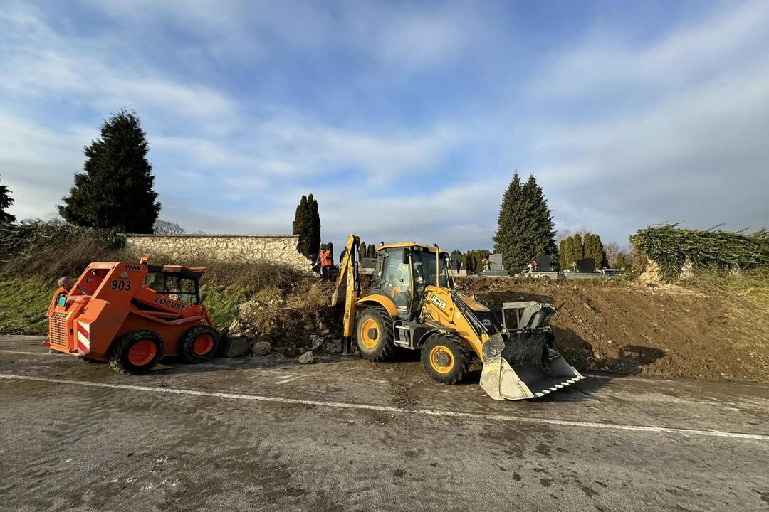 FOTO: Čiastočne uzavretá cesta v Novom Meste nad Váhom, foto 11