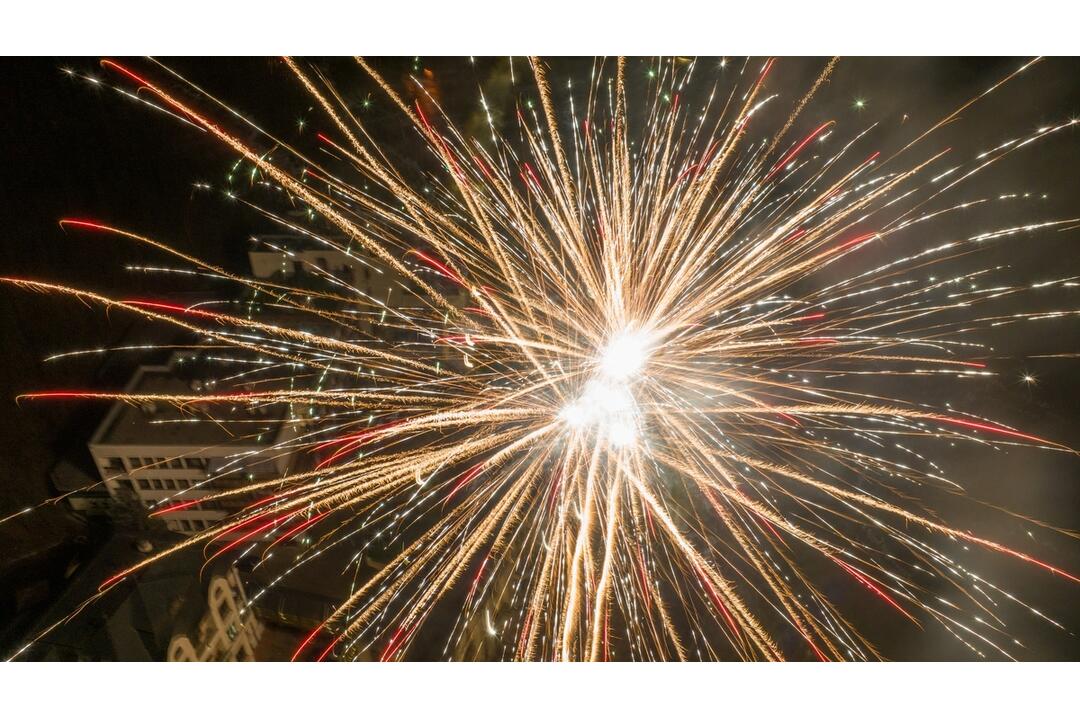 FOTO: Dychberúce zábery silvestrovských osláv. Takto vítali Nový rok v kúpeľnom meste na Považí, foto 2