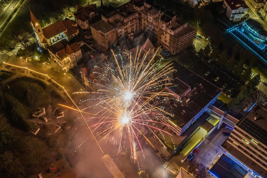 FOTO: Dychberúce zábery silvestrovských osláv. Takto vítali Nový rok v kúpeľnom meste na Považí, foto 6