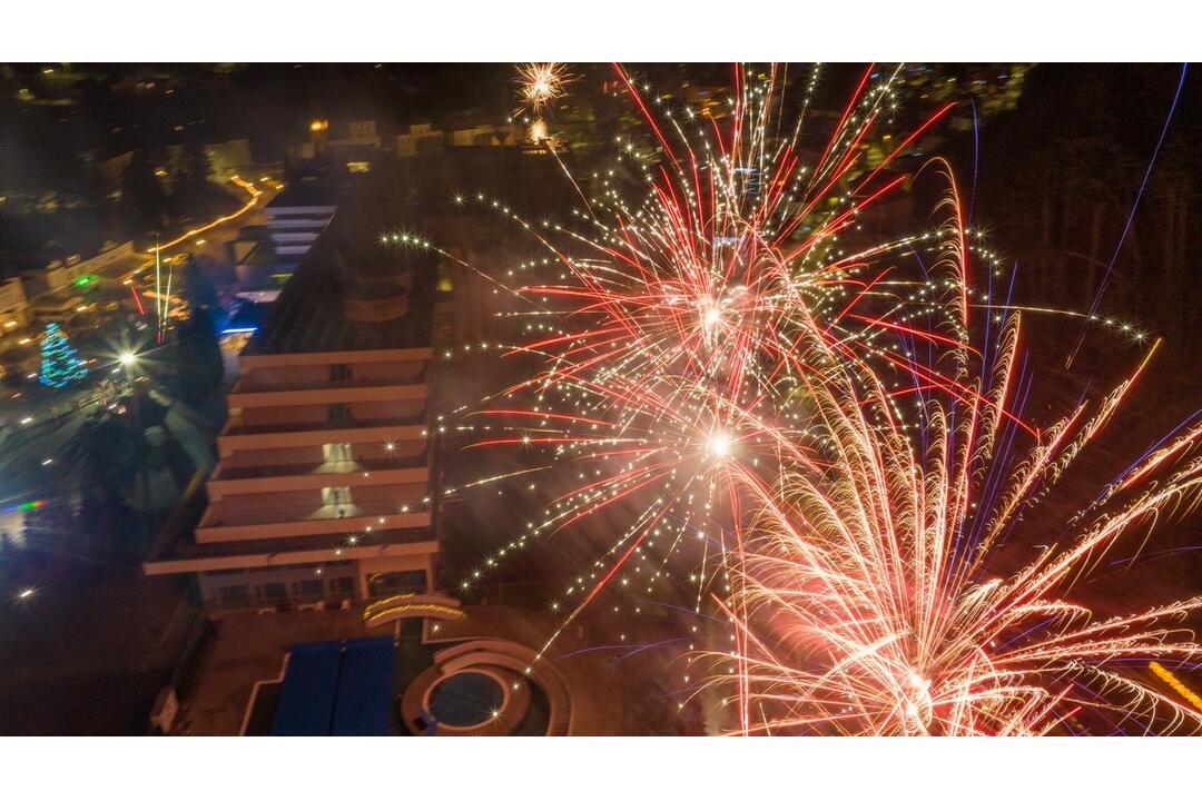 FOTO: Dychberúce zábery silvestrovských osláv. Takto vítali Nový rok v kúpeľnom meste na Považí, foto 7