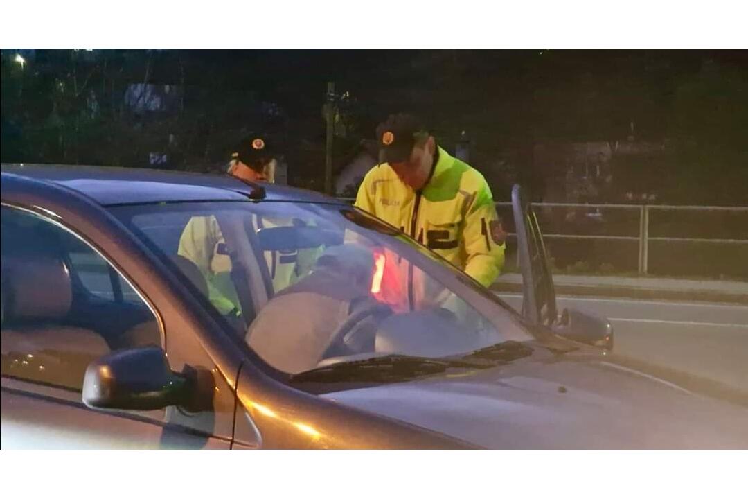 FOTO: Slovenskí cyklisti robia policajtom vrásky na čele, foto 4