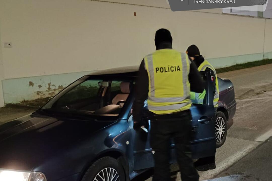FOTO: Polícia v Trenčianskom kraji s kontrolami na zisťovanie alkoholu ani v tomto roku nepoľaví, foto 2