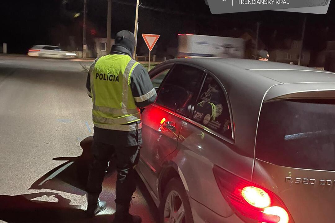FOTO: Polícia v Trenčianskom kraji s kontrolami na zisťovanie alkoholu ani v tomto roku nepoľaví, foto 3