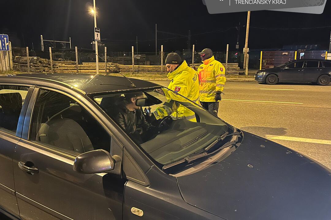 FOTO: Polícia v Trenčianskom kraji s kontrolami na zisťovanie alkoholu ani v tomto roku nepoľaví, foto 4