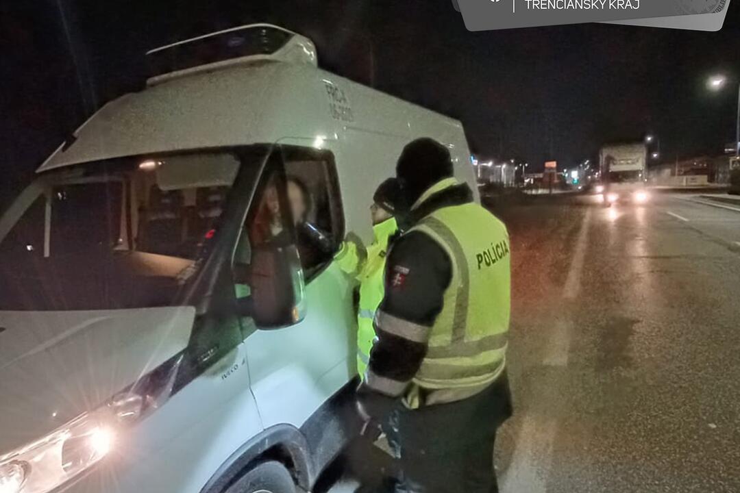 FOTO: Polícia v Trenčianskom kraji s kontrolami na zisťovanie alkoholu ani v tomto roku nepoľaví, foto 6