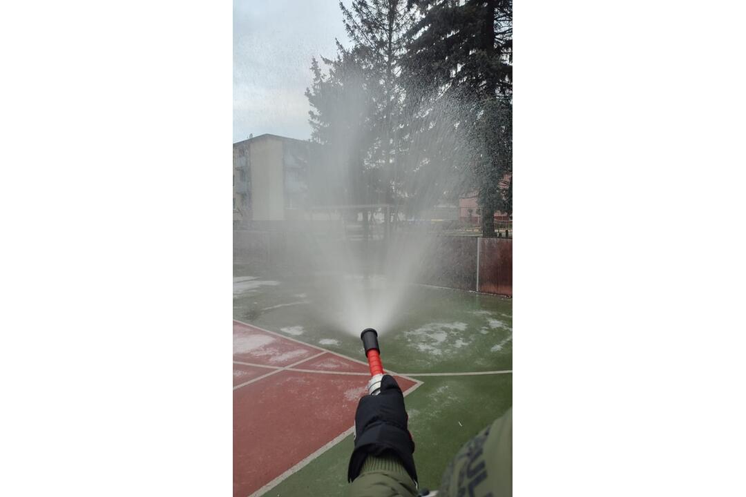 FOTO: V Brezovej pod Bradlom sa mrazov nezľakli. Obyvatelia mesta si môžu chystať korčule, foto 3