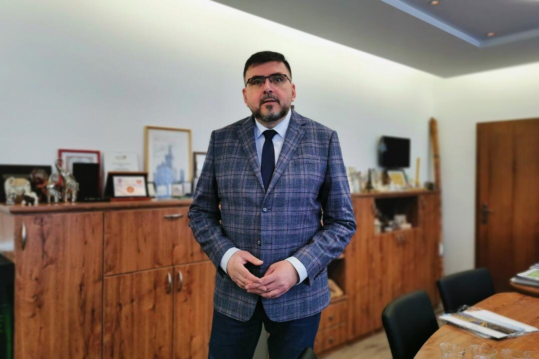 FOTO: V obuvníckom meste vypratávajú ďalšiu bytovky. Nezaobišlo sa to bez emócií, foto 1