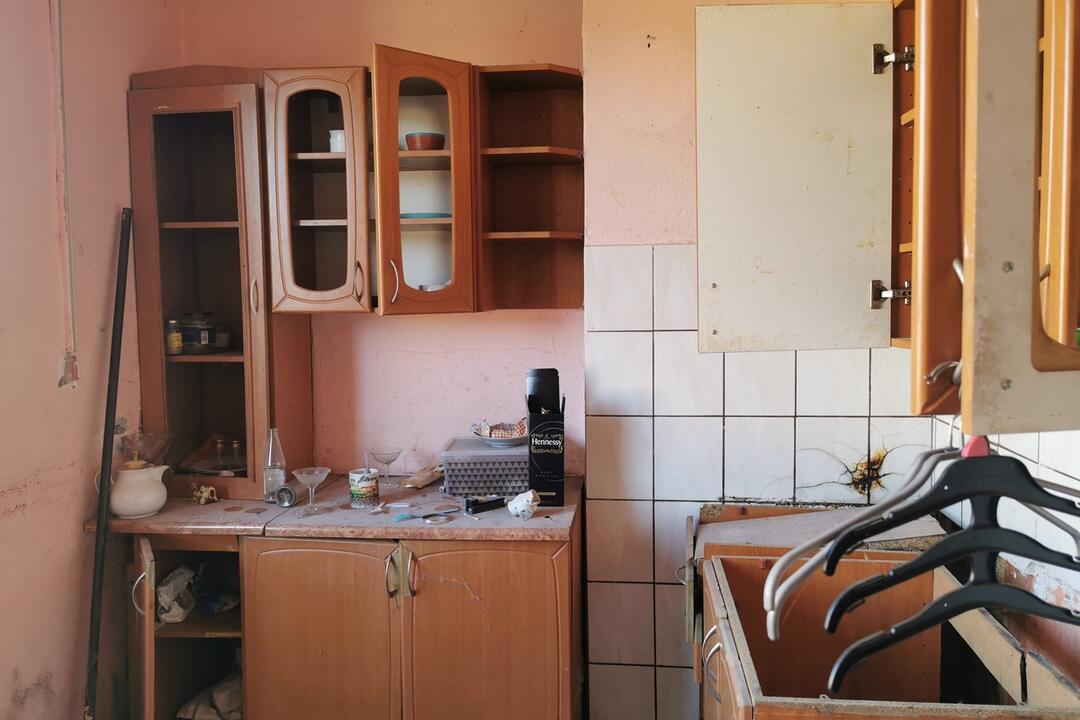 FOTO: V obuvníckom meste vypratávajú ďalšiu bytovky. Nezaobišlo sa to bez emócií, foto 3