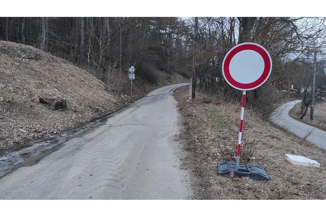 FOTO: Upozornenie pre vodičov: Do tejto ulice nevchádzajte, nie je to bezpečné, foto 2