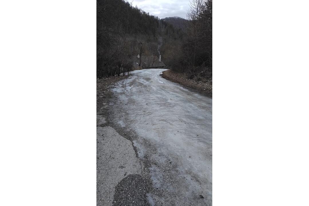 FOTO: Upozornenie pre vodičov: Do tejto ulice nevchádzajte, nie je to bezpečné, foto 4