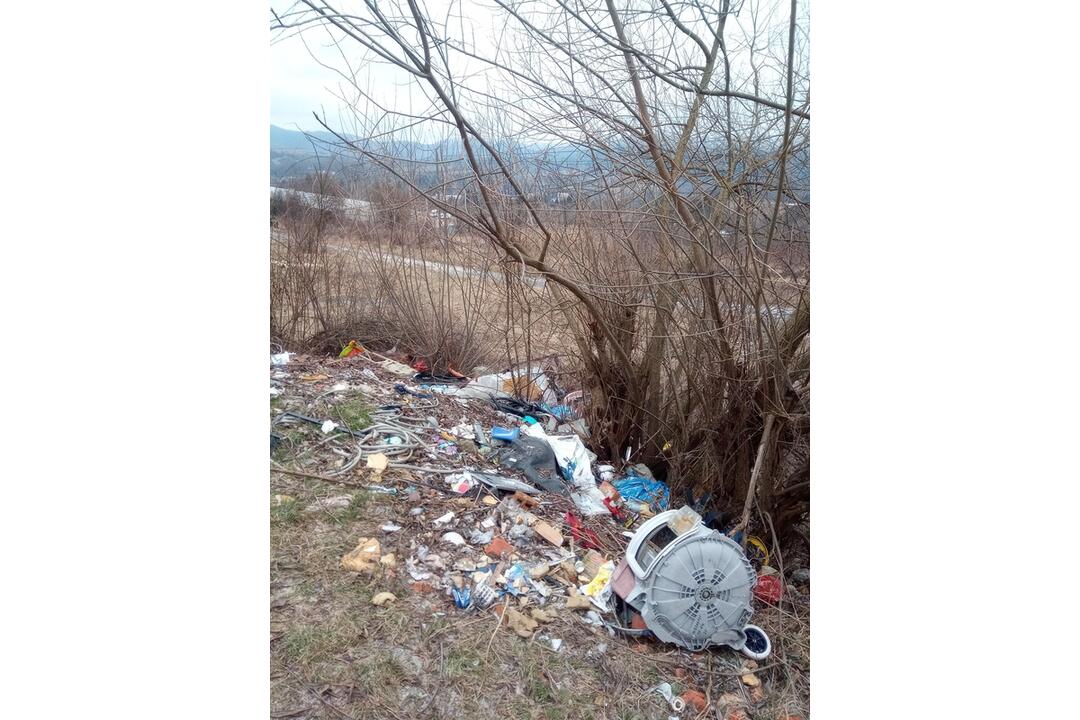 FOTO: Čierna skládka v Handlovej, foto 4