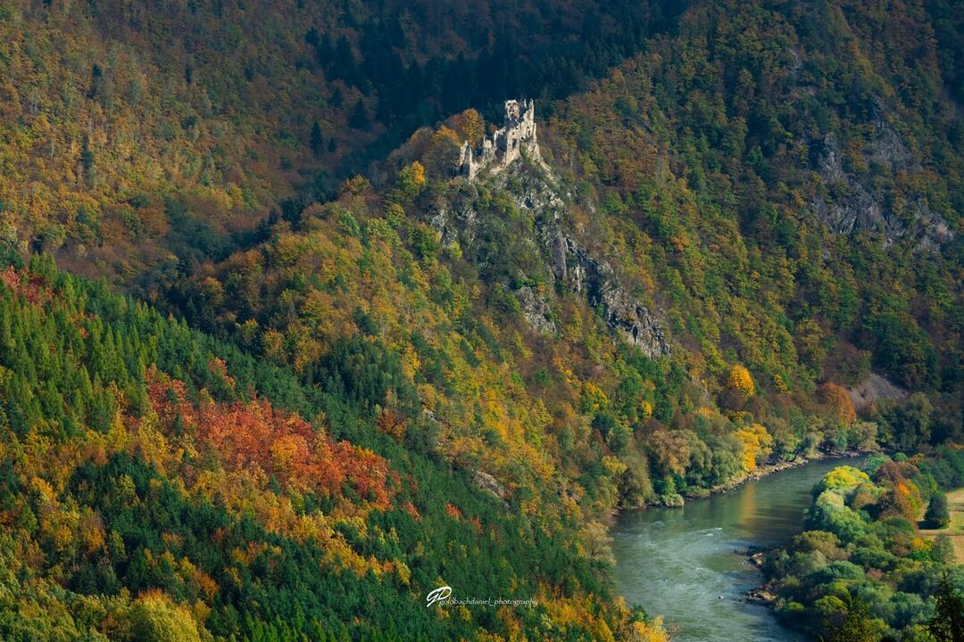 FOTO: Hrady a zámky z neobvyklých uhlov objektívom trenčianskeho fotografa, foto 1
