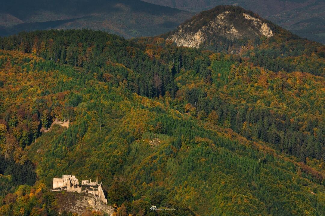 FOTO: Hrady a zámky z neobvyklých uhlov objektívom trenčianskeho fotografa, foto 5