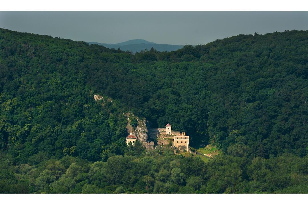 FOTO: Hrady a zámky z neobvyklých uhlov objektívom trenčianskeho fotografa, foto 24