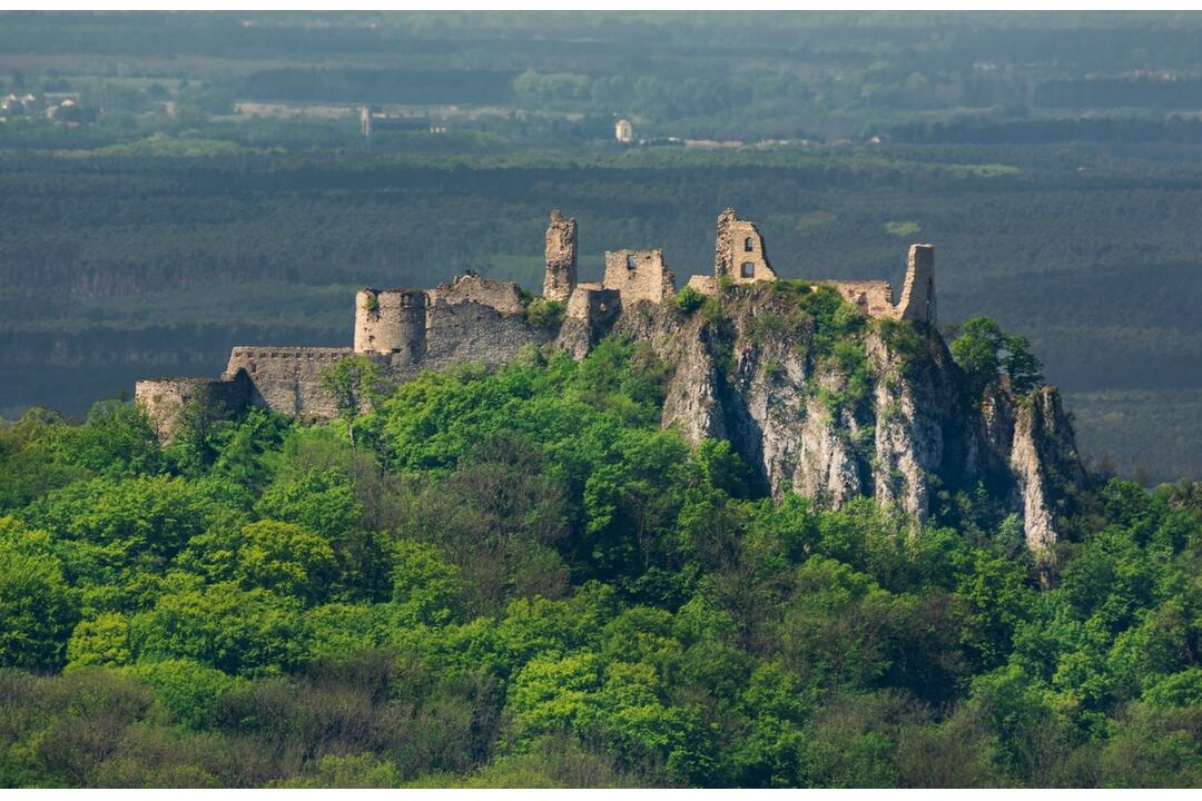 FOTO: Hrady a zámky z neobvyklých uhlov objektívom trenčianskeho fotografa, foto 28