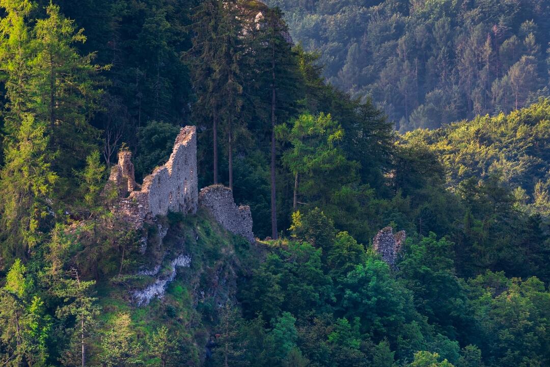 FOTO: Hrady a zámky z neobvyklých uhlov objektívom trenčianskeho fotografa, foto 36
