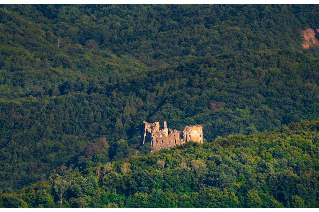 FOTO: Hrady a zámky z neobvyklých uhlov objektívom trenčianskeho fotografa, foto 37