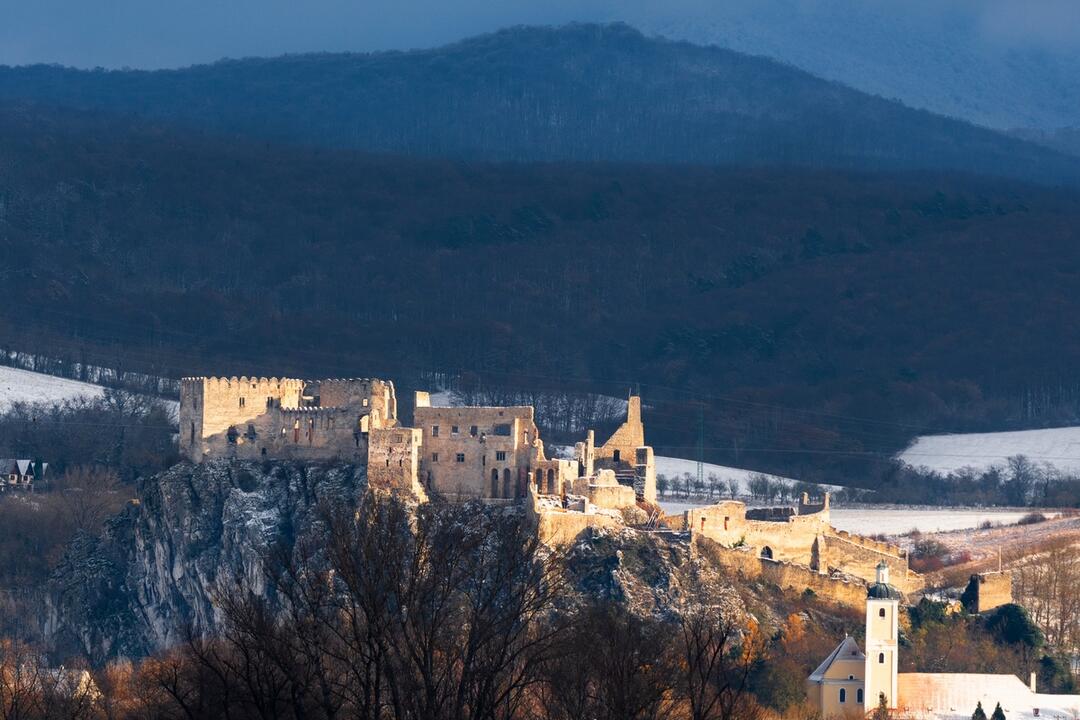 FOTO: Hrady a zámky z neobvyklých uhlov objektívom trenčianskeho fotografa, foto 49