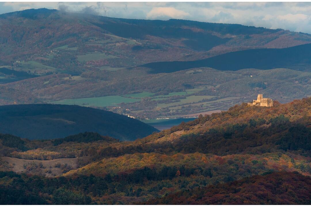 FOTO: Hrady a zámky z neobvyklých uhlov objektívom trenčianskeho fotografa, foto 60